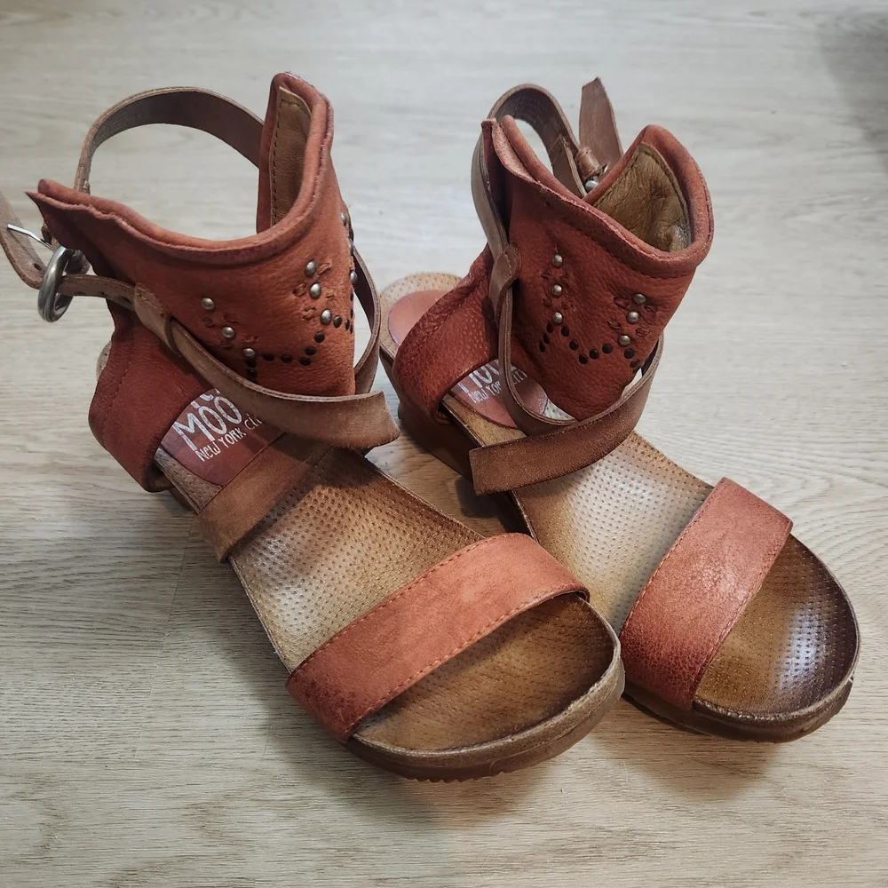 Bohemian Leather Sandals - Picture 2 of 7